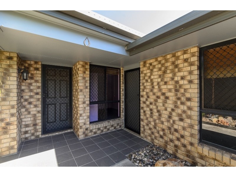 8 Rosemount Place, New Auckland QLD 4680