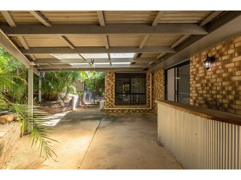 8 Rosemount Place, New Auckland QLD 4680