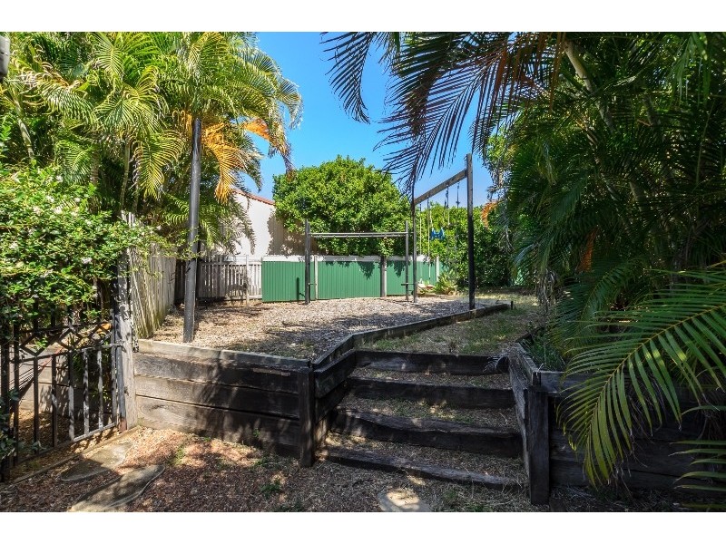 8 Rosemount Place, New Auckland QLD 4680