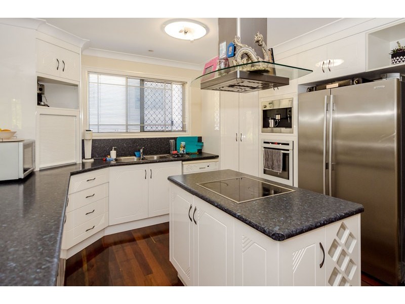 2 PINE AVENUE, West Gladstone QLD 4680