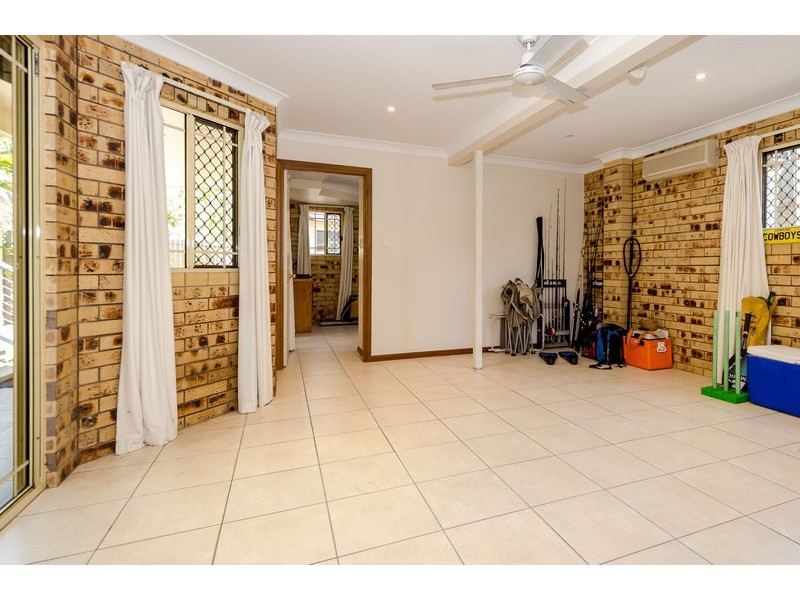 2 PINE AVENUE, West Gladstone QLD 4680