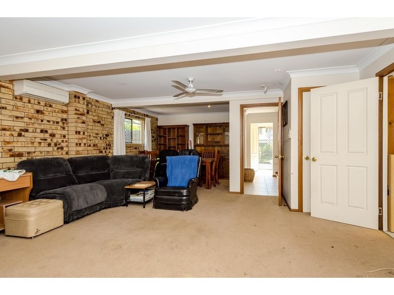 2 PINE AVENUE, West Gladstone QLD 4680