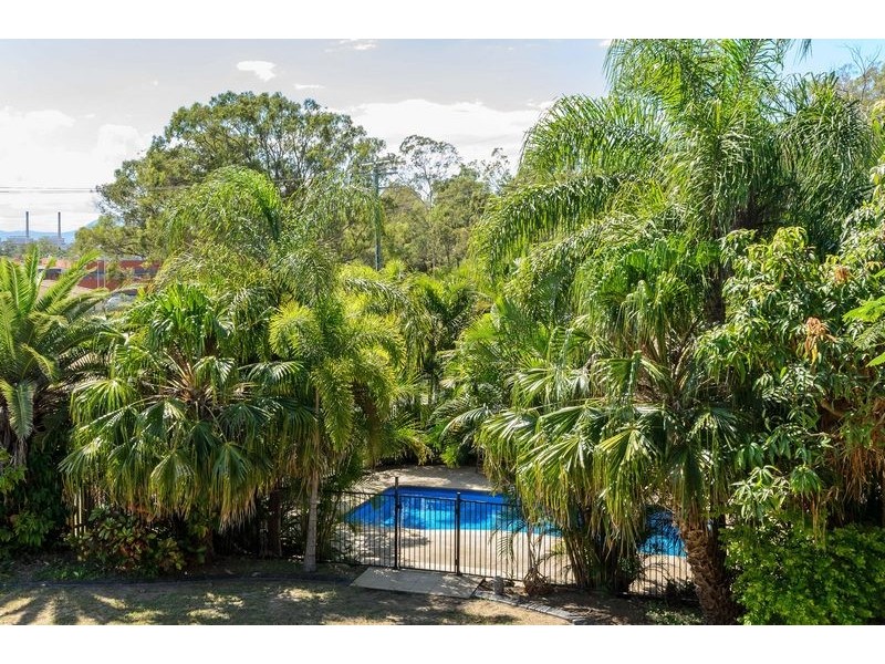 2 PINE AVENUE, West Gladstone QLD 4680