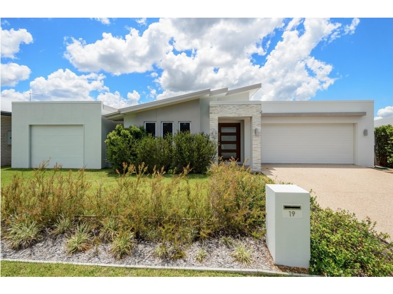 19 BELLBIRD CIRCUIT, New Auckland QLD 4680