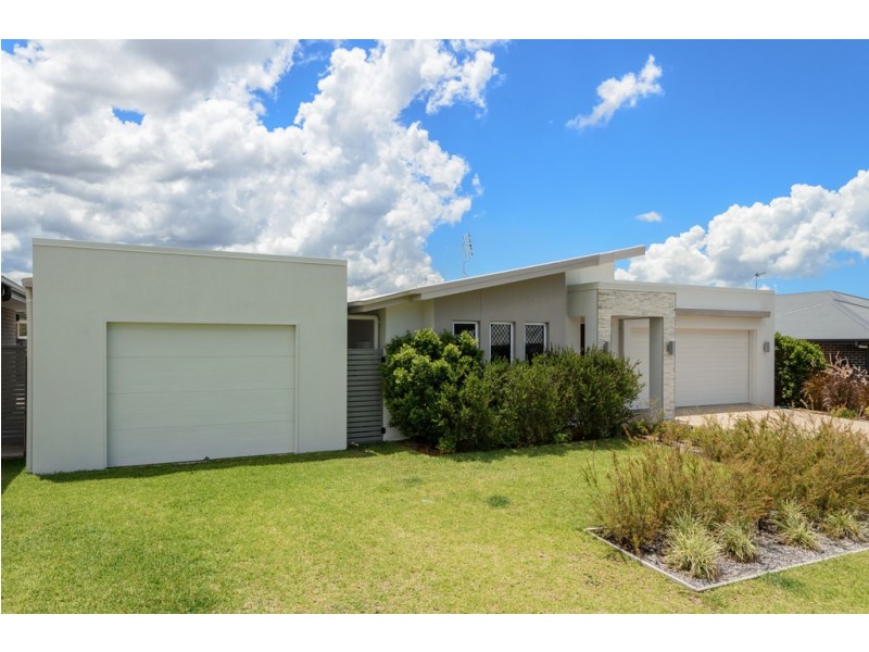 19 BELLBIRD CIRCUIT, New Auckland QLD 4680