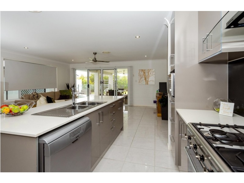 19 BELLBIRD CIRCUIT, New Auckland QLD 4680