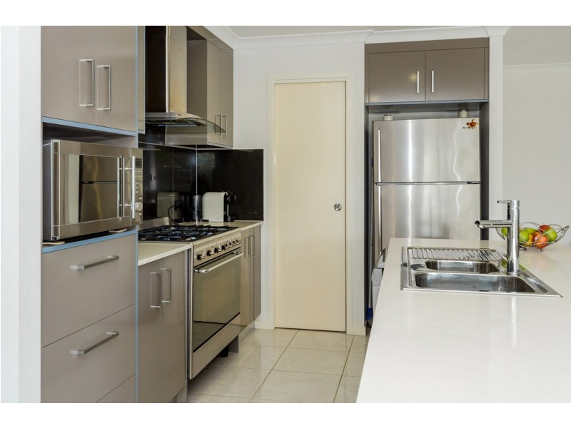 19 BELLBIRD CIRCUIT, New Auckland QLD 4680