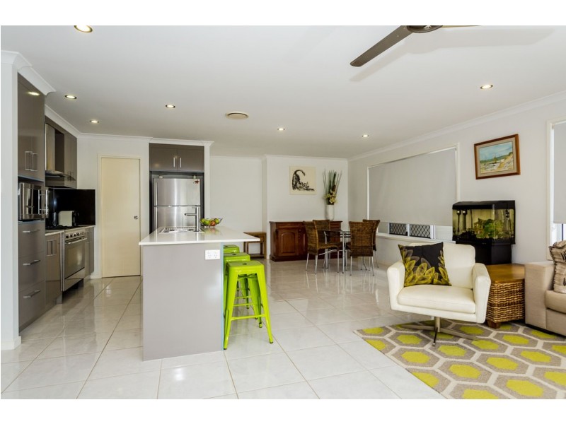 19 BELLBIRD CIRCUIT, New Auckland QLD 4680