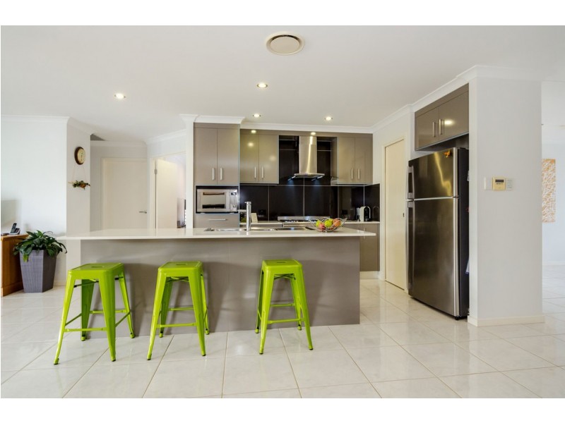 19 BELLBIRD CIRCUIT, New Auckland QLD 4680