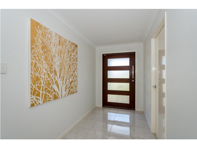 19 BELLBIRD CIRCUIT, New Auckland QLD 4680