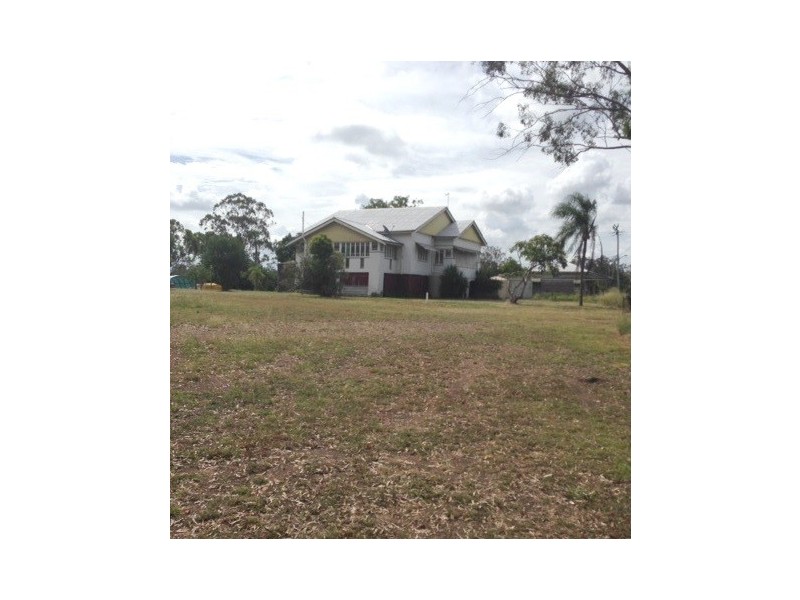 1 SINCLAIR STREET, Ambrose QLD 4695