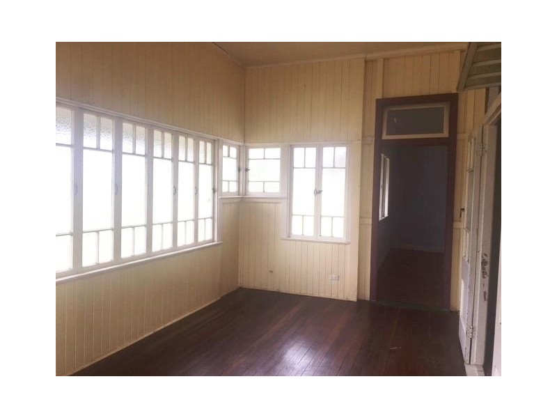 1 SINCLAIR STREET, Ambrose QLD 4695