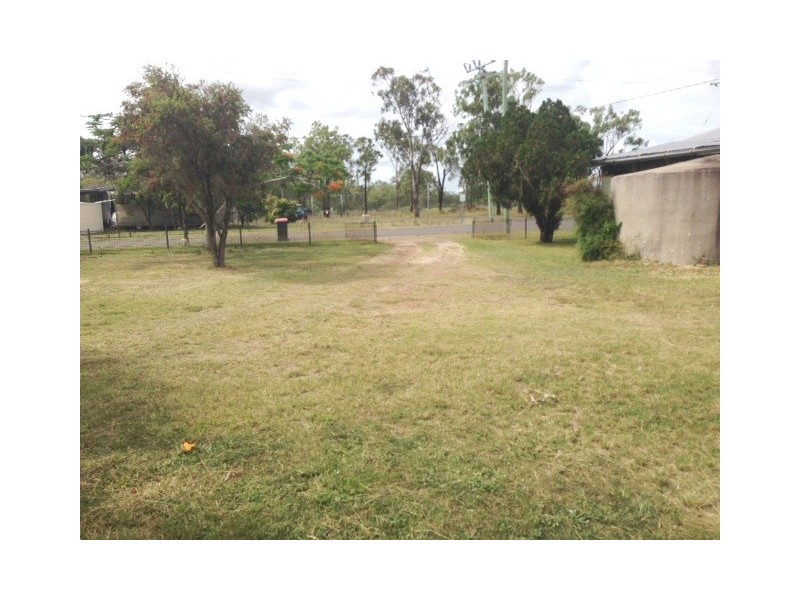 1 SINCLAIR STREET, Ambrose QLD 4695