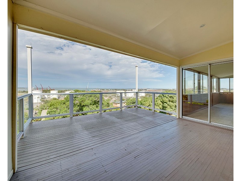 32 AUCKLAND STREET, Gladstone QLD 4680