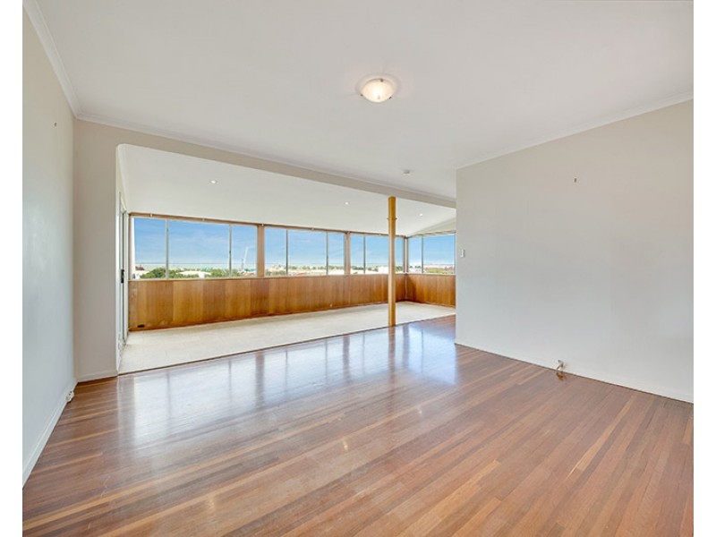 32 AUCKLAND STREET, Gladstone QLD 4680