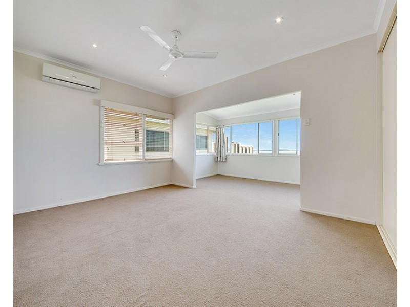 32 AUCKLAND STREET, Gladstone QLD 4680