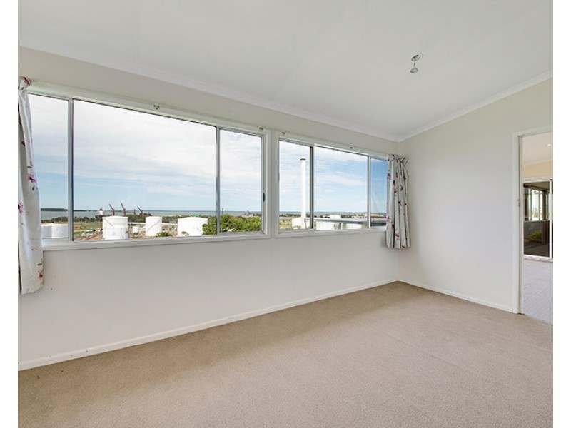 32 AUCKLAND STREET, Gladstone QLD 4680