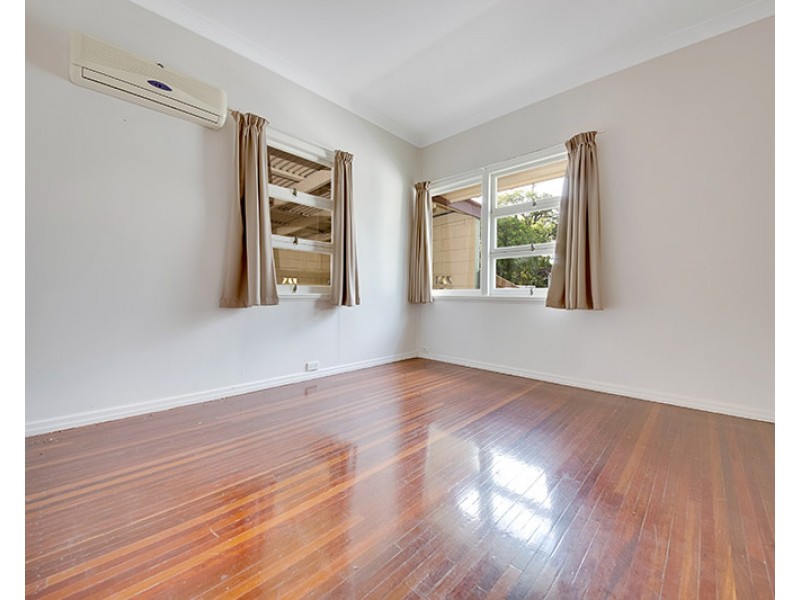 32 AUCKLAND STREET, Gladstone QLD 4680