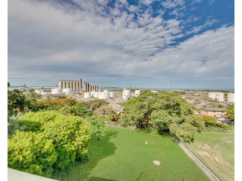 32 AUCKLAND STREET, Gladstone QLD 4680