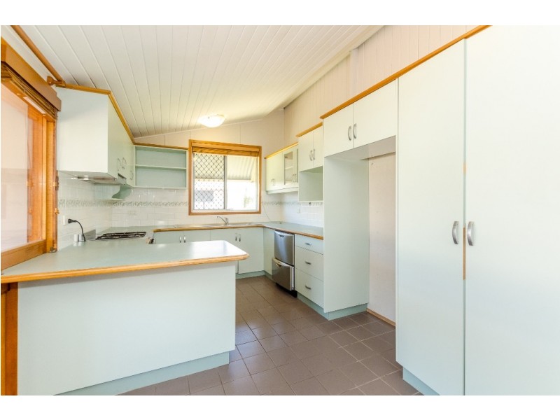 16 Pier Street, South Gladstone QLD 4680