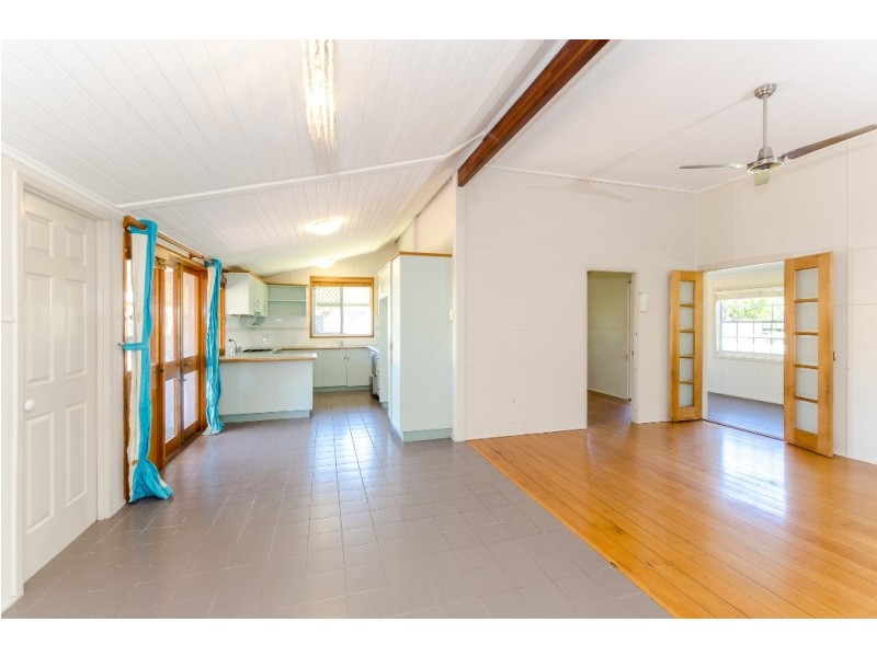 16 Pier Street, South Gladstone QLD 4680