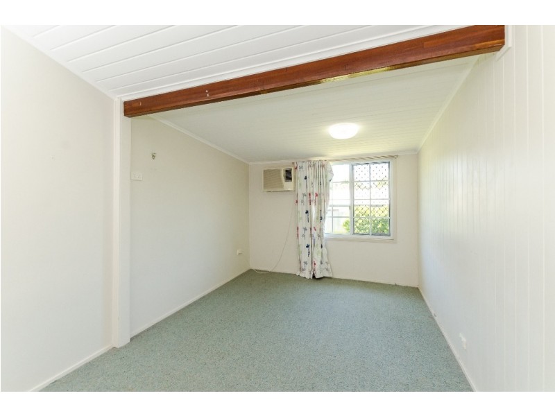 16 Pier Street, South Gladstone QLD 4680