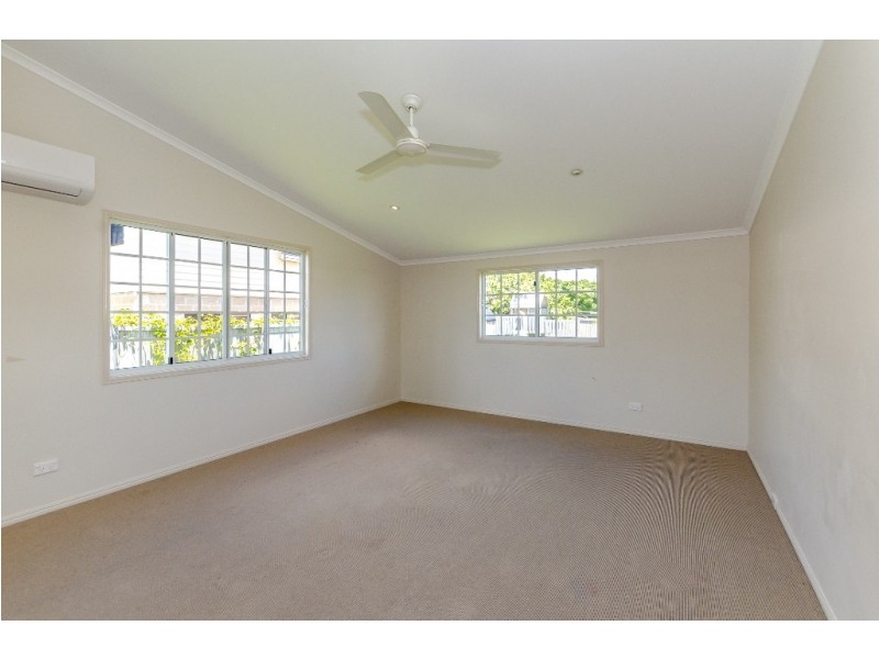 16 Pier Street, South Gladstone QLD 4680