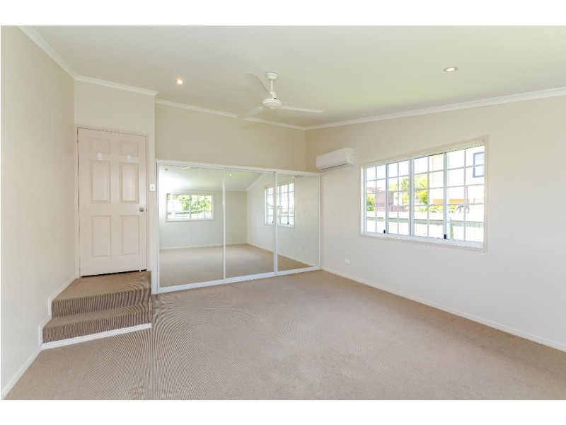 16 Pier Street, South Gladstone QLD 4680