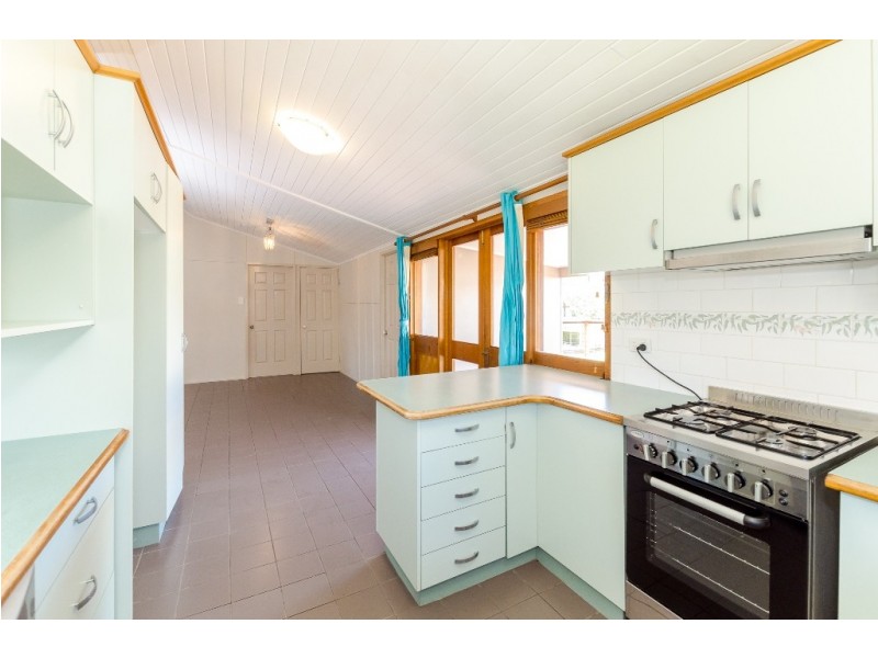 16 Pier Street, South Gladstone QLD 4680