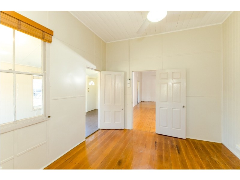 16 Pier Street, South Gladstone QLD 4680