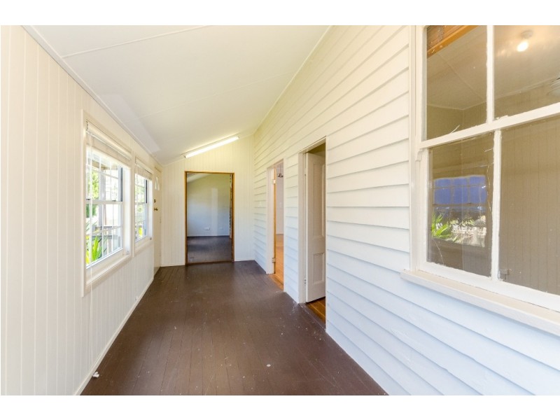 16 Pier Street, South Gladstone QLD 4680