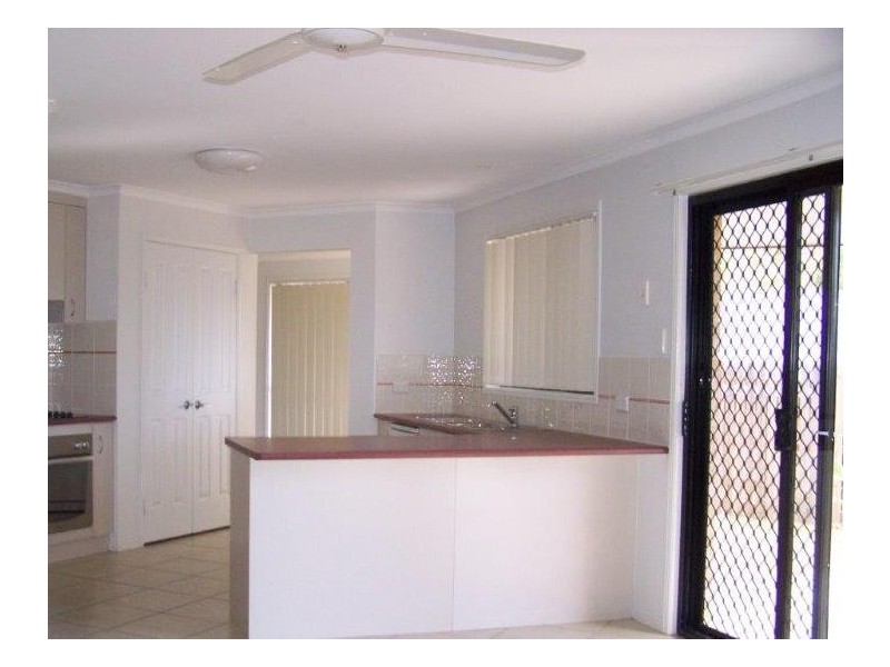 6 Hillview Place, New Auckland QLD 4680