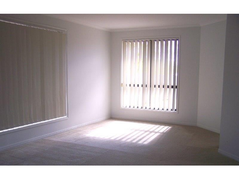 6 Hillview Place, New Auckland QLD 4680