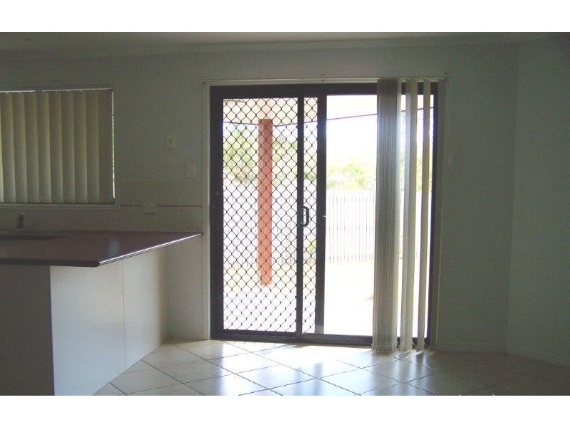 6 Hillview Place, New Auckland QLD 4680