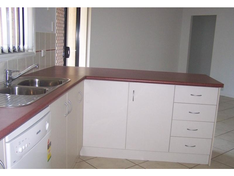 6 Hillview Place, New Auckland QLD 4680