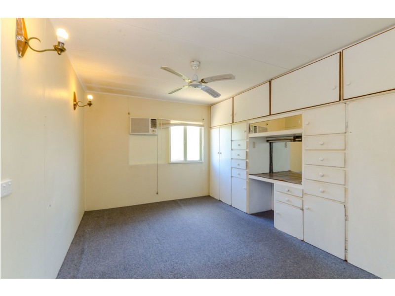 8 Mylne Street, West Gladstone QLD 4680