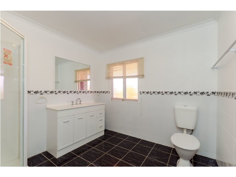8 Mylne Street, West Gladstone QLD 4680
