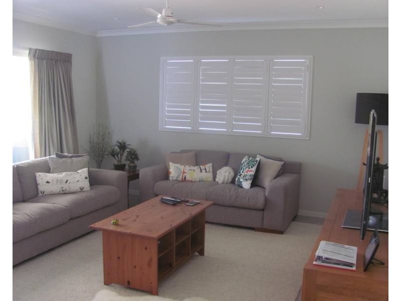 12 Kurwongbah Street, Boyne Island QLD 4680