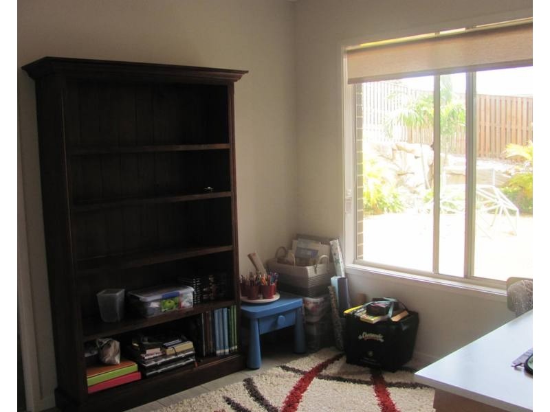 12 Kurwongbah Street, Boyne Island QLD 4680