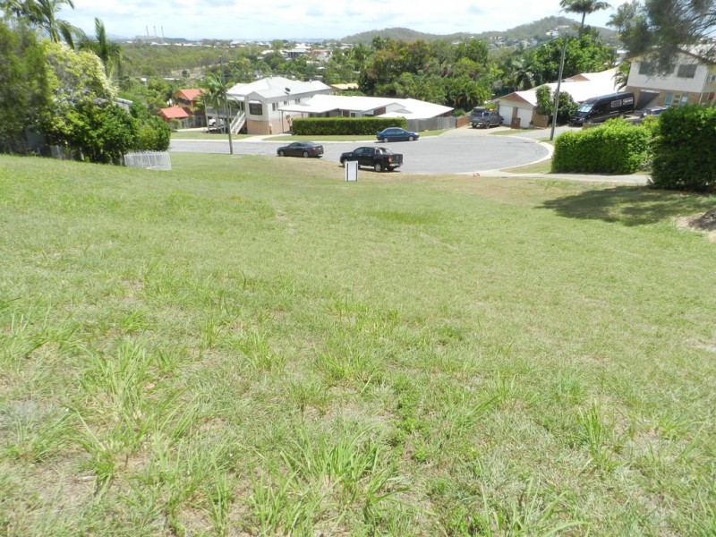 8 Earls Court, Telina QLD 4680