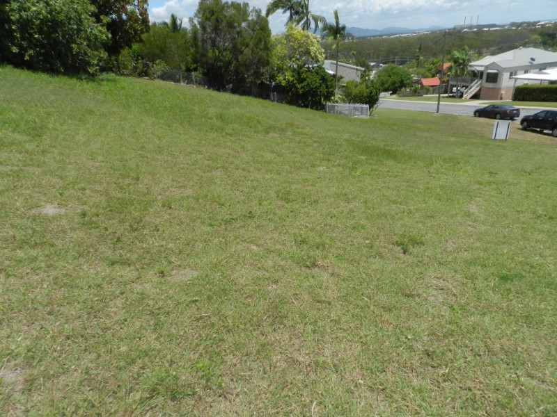 8 Earls Court, Telina QLD 4680