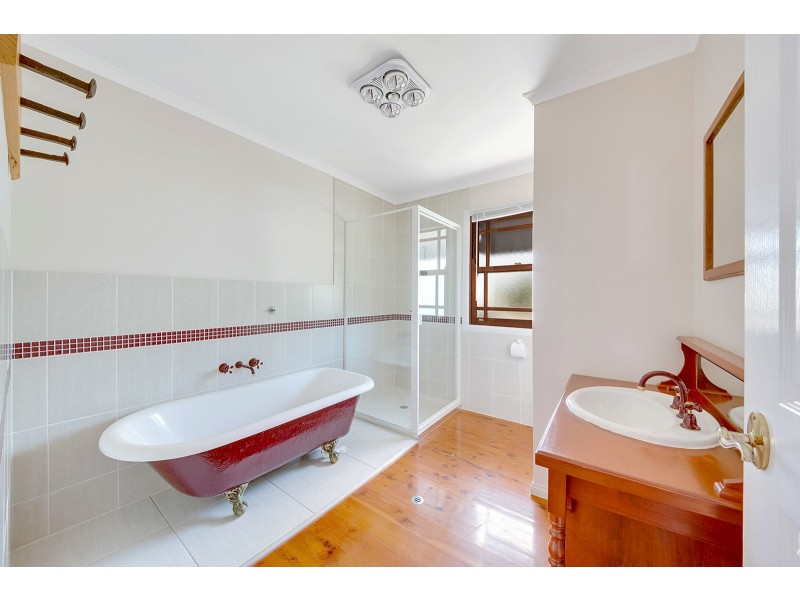 11 CONNOLLY COURT, Telina QLD 4680