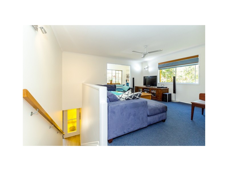 25 Venus Street, Telina QLD 4680