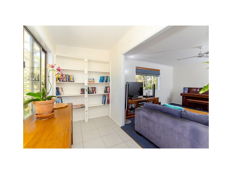 25 Venus Street, Telina QLD 4680