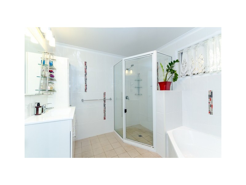 25 Venus Street, Telina QLD 4680