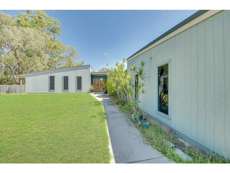 16 Katrina Boulevard, New Auckland QLD 4680