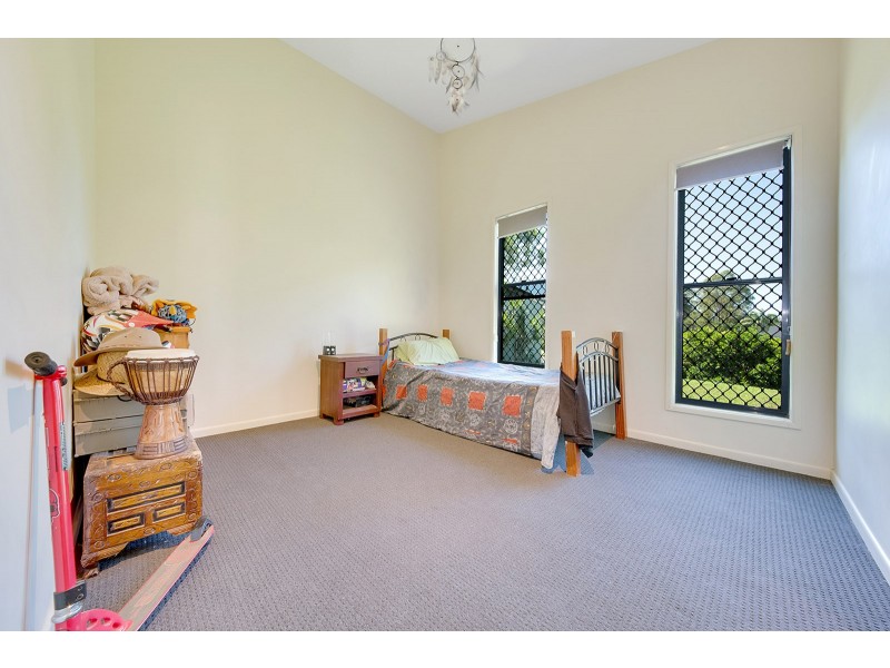16 Katrina Boulevard, New Auckland QLD 4680