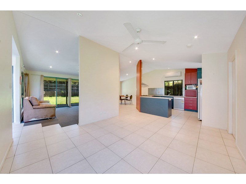 16 Katrina Boulevard, New Auckland QLD 4680