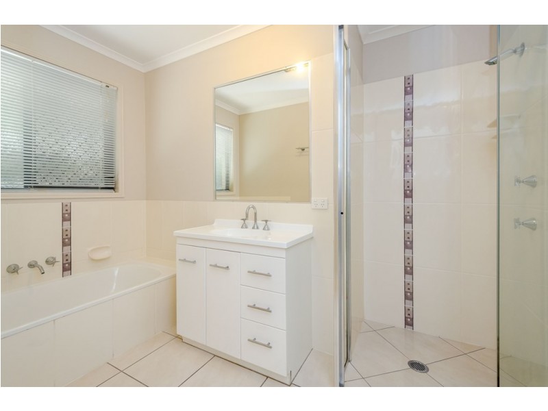 33 Southern Cross Close, Telina QLD 4680