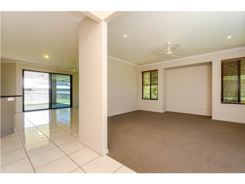 33 Southern Cross Close, Telina QLD 4680